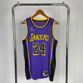 Regata Los Angeles Lakers Statement Edition Kobe Bryant 24 Roxa