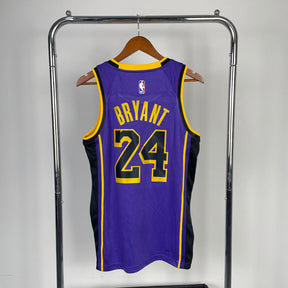 Regata Los Angeles Lakers Statement Edition Kobe Bryant 24 Roxa