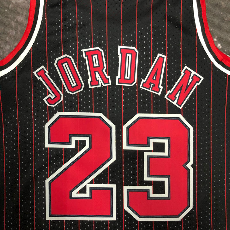 Regata Chicago Bulls Retrô Mitchell & Ness 1995/1996 Michael Jordan Preta