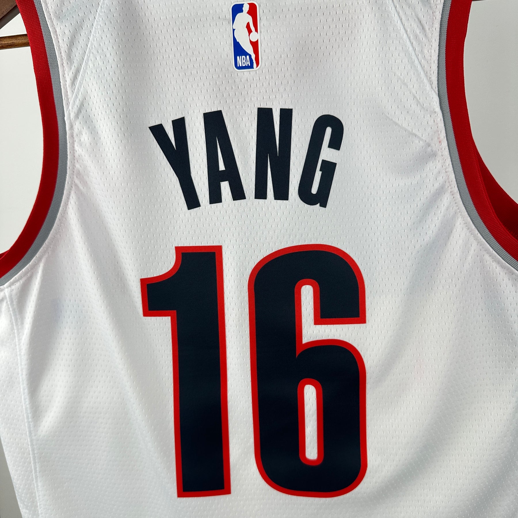 Regata Portland Trail Blazers Icon Edition Yang Branca