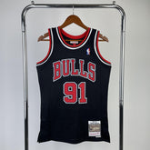Regata Chicago Bulls Retrô Mitchell & Ness 1997/1998 Dennis Rodman Preta
